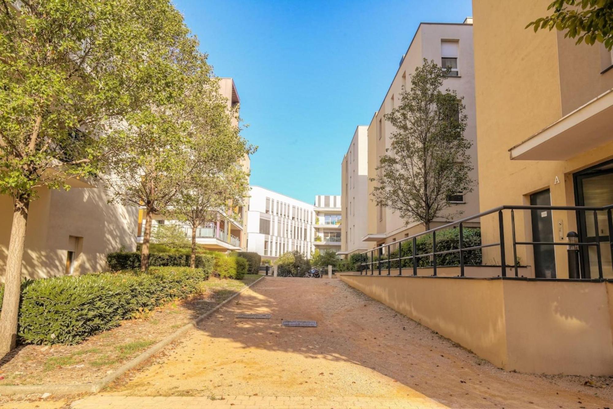 Le Calme Et Cosy Avec Parking Gratuit Apartment ลียง ภายนอก รูปภาพ